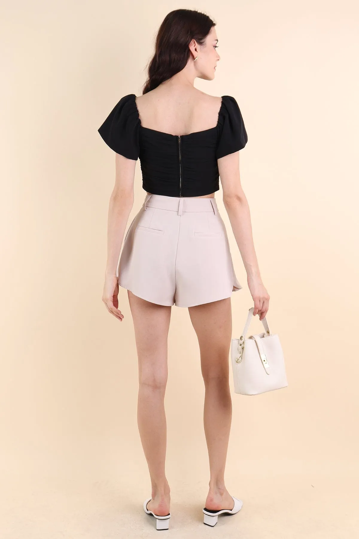 LUCERNE PLEATED SHORTS IN ECRU